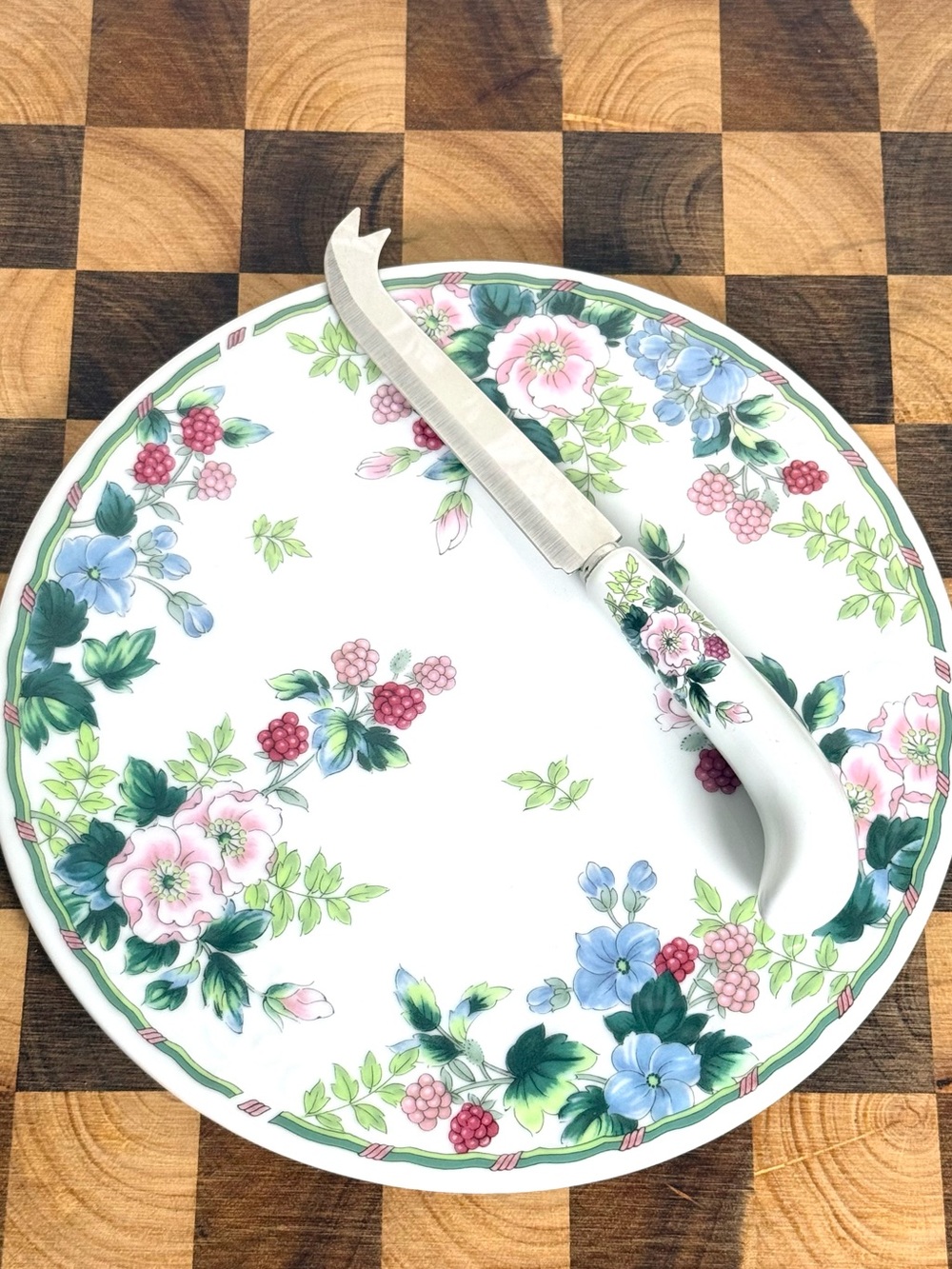 Floral Ceramic Cheese Board and Knife Set Andrea by Sadek Flowers & Berries